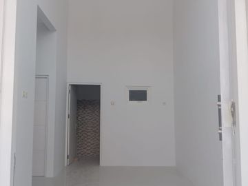 DIJUAL MURAH  RUMAH BARU SIAP HUNI Greenlake Wonorejo Kecamatan Rungkut, Surabaya Timur Dekat Kampus UPN. Tol Tambak Sumur, Bandara Juanda