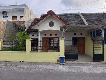 Rumah Strategis Pinggir Jalan Aspal Belakang Samsat Sewon Harga Rp1,3 Miliar