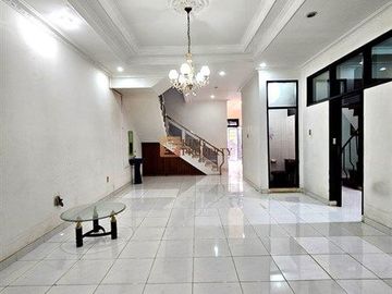Disewakan Rumah Taman Harapan Indah Jelambar 2,5 Lantai Full Bangunan 4+2 KT | LT 165m² | LB 198m² | Parkir 2 Mobil