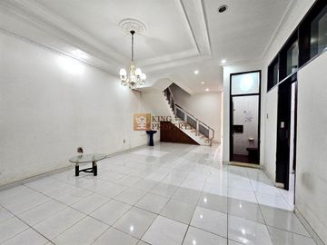 Disewakan Rumah Taman Harapan Indah Jelambar 2,5 Lantai Full Bangunan 4+2 KT | LT 165m² | LB 198m² | Parkir 2 Mobil