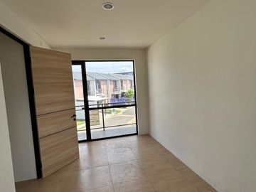 Di Jual Dan Disewakan Rumah Cendana Crest di Park Serpong, Lokasi Strategis dan Lingkungan Asri