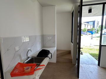 Di Jual Dan Disewakan Rumah Cendana Crest di Park Serpong, Lokasi Strategis dan Lingkungan Asri