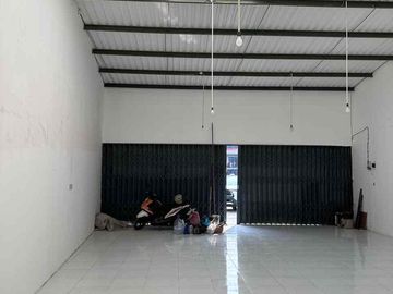 Disewakan ruang usaha bagus siap pakai di jalan raya jatiwaringin bekasi
