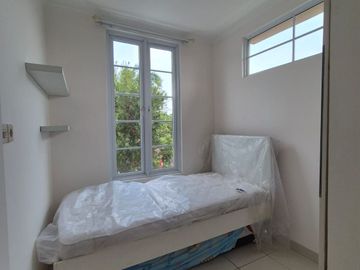 DISEWAKAN RUMAH AMARILLO VILLAGE POSISI HOOK BAGUS DAN RAPIH DI GADING SERPONG