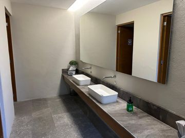VENTA DE DEPARTAMENTO CON GYM ALBERCA Y VISTA AL CAMPO DE GOLF EN BALVANERA QUERÉTARO