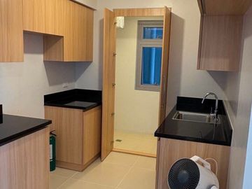 FOR LEASE | PARK TRIANGLE RESIDENCES BGC