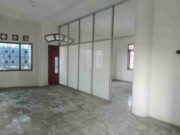 Disewakan Ruko/ Gudang Lahan yang luas di pinggir jalan Besar