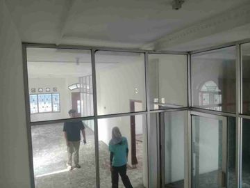 Disewakan Ruko/ Gudang Lahan yang luas di pinggir jalan Besar