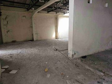 Disewakan Ruko/ Gudang Lahan yang luas di pinggir jalan Besar