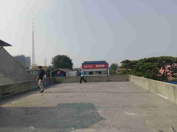 Disewakan Ruko/ Gudang Lahan yang luas di pinggir jalan Besar