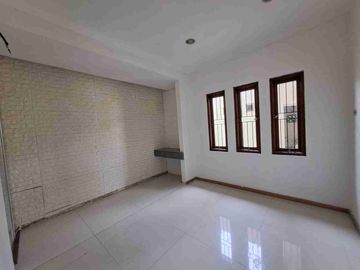 Sewa Rumah di Sektor 1A Gading Serpong Rapi sdh renov