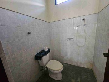 Jual Rumah Hitung Harga Tanah Saja Luas 2.3are/230meter Lokasi Jl Semer Kerobokan dekat Umalas/ Petitenget area Investasi strategis. wd