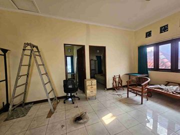 Jual Rumah Hitung Harga Tanah Saja Luas 2.3are/230meter Lokasi Jl Semer Kerobokan dekat Umalas/ Petitenget area Investasi strategis. wd