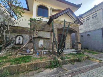Jual Rumah Hitung Harga Tanah Saja Luas 2.3are/230meter Lokasi Jl Semer Kerobokan dekat Umalas/ Petitenget area Investasi strategis. wd