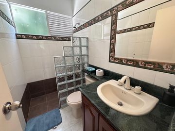 Casa AMOBLADA en arriendo en El Tesoro, El Poblado