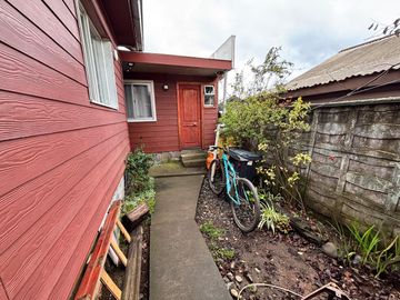 Casa en Venta con Departamento Interior, Ubicada en Pasaje Cerrado, Villa Andes, Temuco