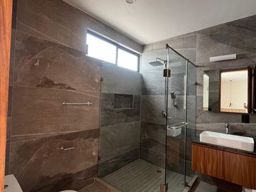 CASA EN VENTA DENTRO DE COTO EN SOARÉ, ZAPOPAN.
