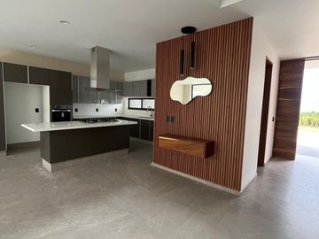 CASA EN VENTA DENTRO DE COTO EN SOARÉ, ZAPOPAN.