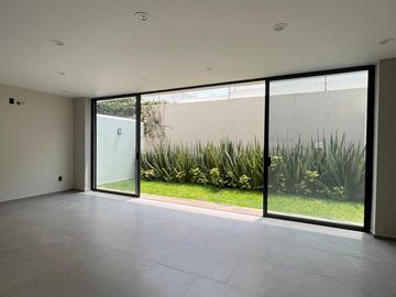 CASA EN VENTA DENTRO DE COTO EN SOARÉ, ZAPOPAN.