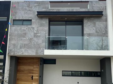 CASA EN VENTA DENTRO DE COTO EN SOARÉ, ZAPOPAN.