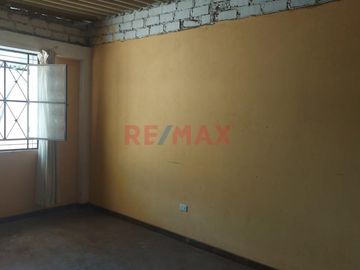 Casa En Venta En Villa María Del Triunfo – Amplio Terreno De 217.45 M²