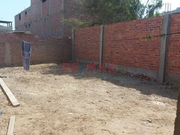 Casa En Venta En Villa María Del Triunfo – Amplio Terreno De 217.45 M²