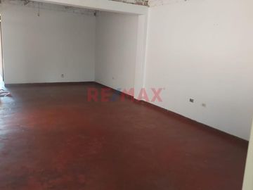 Casa En Venta En Villa María Del Triunfo – Amplio Terreno De 217.45 M²