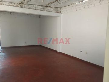 Casa En Venta En Villa María Del Triunfo – Amplio Terreno De 217.45 M²