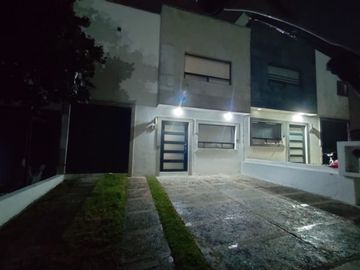 SANTA ROSA A  5 MINUTOS DE JURIQUILLA DOS CASAS EN RENTA AMUEBLADAS EN PRIVADA 3 REAMARAS 180 M2