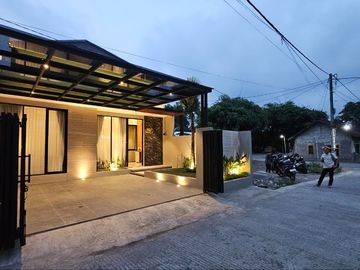 Rumah Mewah Cantik Fully Furnished di Purwomartani Kalasan Sleman