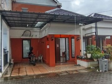 Dikontrakan Rumah Keluarga 2 Lantai Dalam Cluster One Gate Way Jakarta Timur - Bekasi Kota