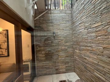 For sale Townhouse at Mariposa Townhouse, Bagong Lipunan, Quezon City. Lowest in the Market!