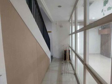 DISEWAKAN RUKO CANTIK 3,5 LANTAI