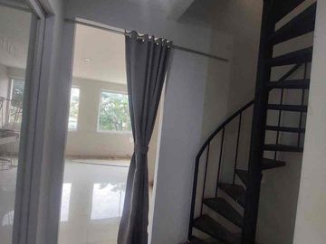 DISEWAKAN RUKO CANTIK 3,5 LANTAI