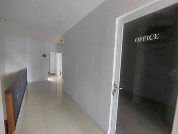DISEWAKAN RUKO CANTIK 3,5 LANTAI