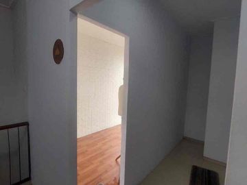 DISEWAKAN RUKO CANTIK 3,5 LANTAI