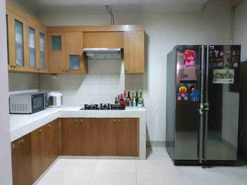 Dijual Rumah 2 lt 6 x 20 m2 di Citra 1 ada 3 kt 3 km Shm hadap selatan ada furniture, Ayo survei & nego yuk!!