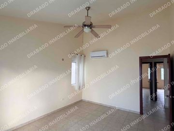Casa en Venta en privada Quinta Madeira  frente a la Gran Plaza