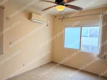 Casa en Venta en privada Quinta Madeira  frente a la Gran Plaza