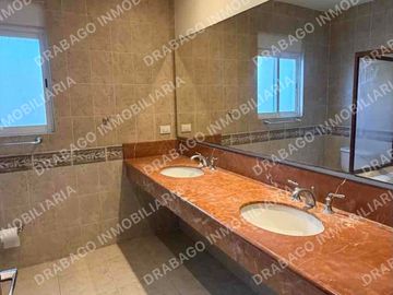 Casa en Venta en privada Quinta Madeira  frente a la Gran Plaza