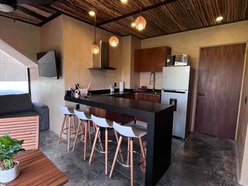 Departamento en venta totalmente amueblado y equipado a 7 min de la Playa con alberca