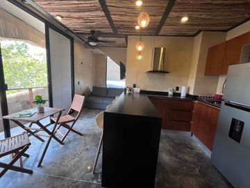 Departamento en venta totalmente amueblado y equipado a 7 min de la Playa con alberca