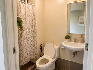 3 BEDROOM WITH PARKING IN BGC FOR ONLY ₱60,000/MONTH – ASSOCIATION DUES INCLUDED!