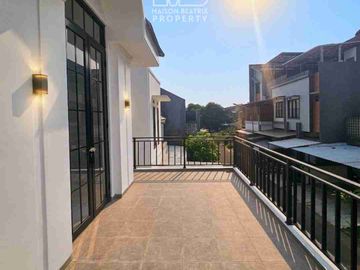 DIJUAL RUMAH BARU BANGUN, BRAND NEW SIAP HUNI!! MAHOGANI PARK BINTARO