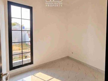 DIJUAL RUMAH BARU BANGUN, BRAND NEW SIAP HUNI!! MAHOGANI PARK BINTARO