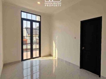 DIJUAL RUMAH BARU BANGUN, BRAND NEW SIAP HUNI!! MAHOGANI PARK BINTARO