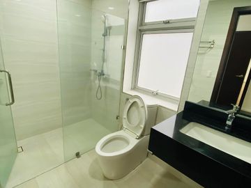 VERVE RESIDENCES Tower 1: 3BR For Rent, 16th floor, 128 sqm, Semi-furnished, facing Civic Park, 1 parking, P150,000 per month.