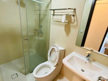 VERVE RESIDENCES Tower 1: 3BR For Rent, 16th floor, 128 sqm, Semi-furnished, facing Civic Park, 1 parking, P150,000 per month.