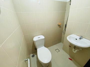VERVE RESIDENCES Tower 1: 3BR For Rent, 16th floor, 128 sqm, Semi-furnished, facing Civic Park, 1 parking, P150,000 per month.