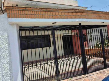Bonita y Amplia  Casa con Vigilancia!!
